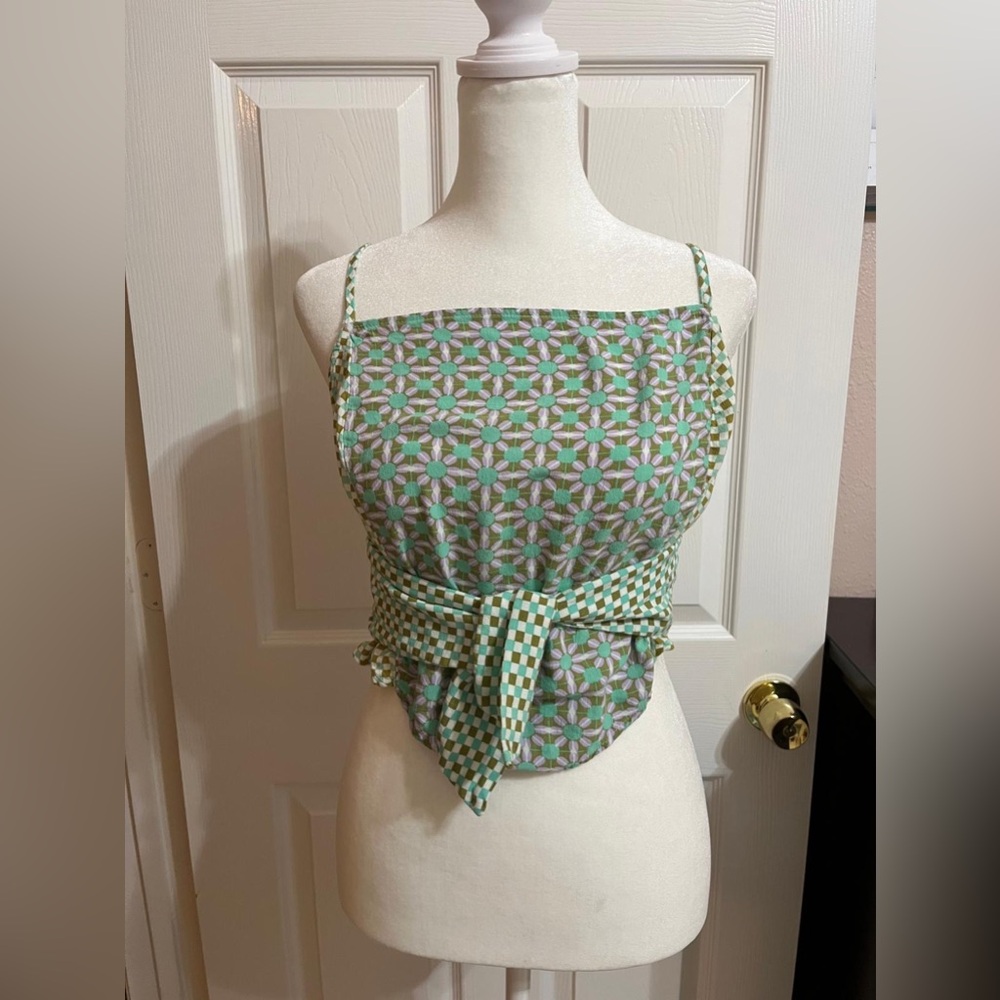 💚 Green and blue floral print halter top with tie back and adjustable straps